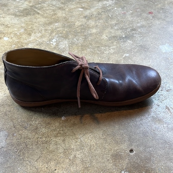 Cole Haan Men's Brown Leather Shoes with Vibram Soles
Size: 10 1/2 - Picture 10 of 16